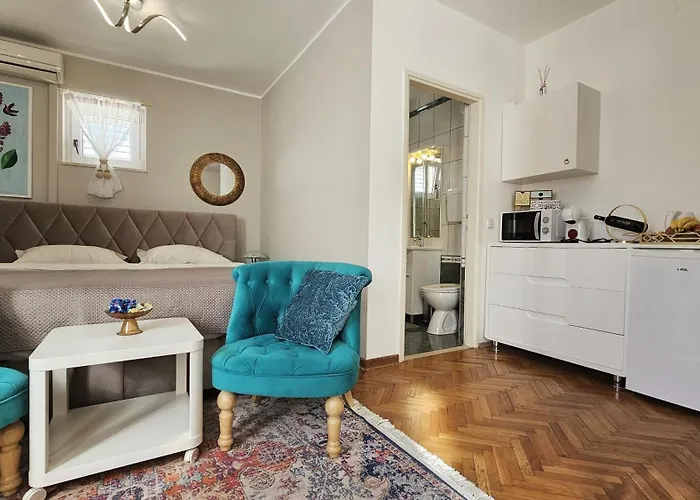 Adria Apartments And Rooms