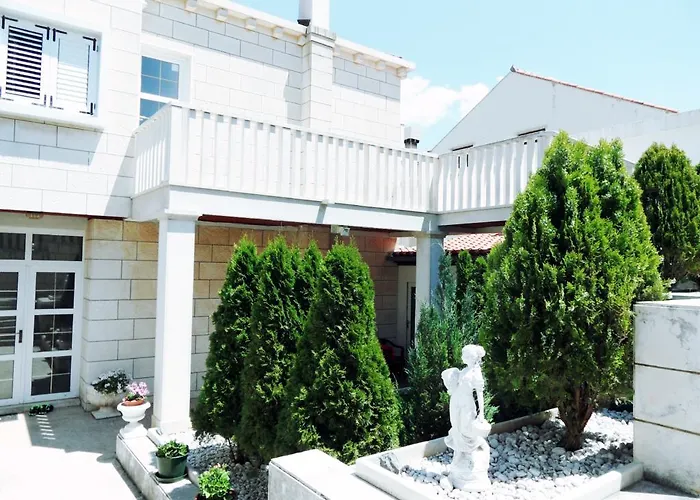 Adria Apartments And Rooms